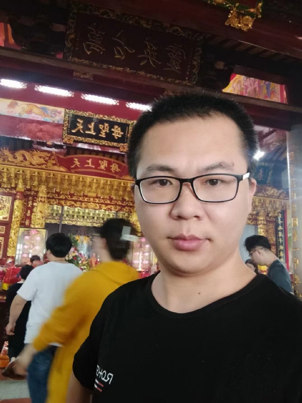 天哥的第一张照片--晋江闪婚服务中心